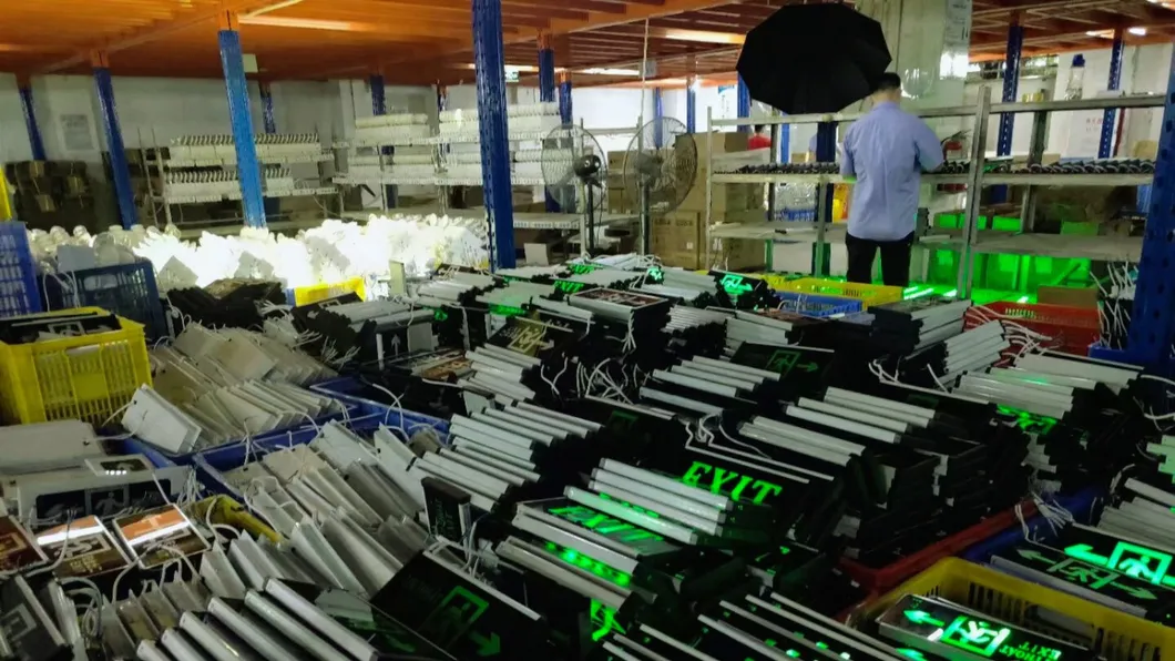 Factory Price ABS PC IP43 3W Back up Lithium Battery LED Emergency Spot Light for School Hospital Subway Train Stations Shopping Center Supermarket Hotel