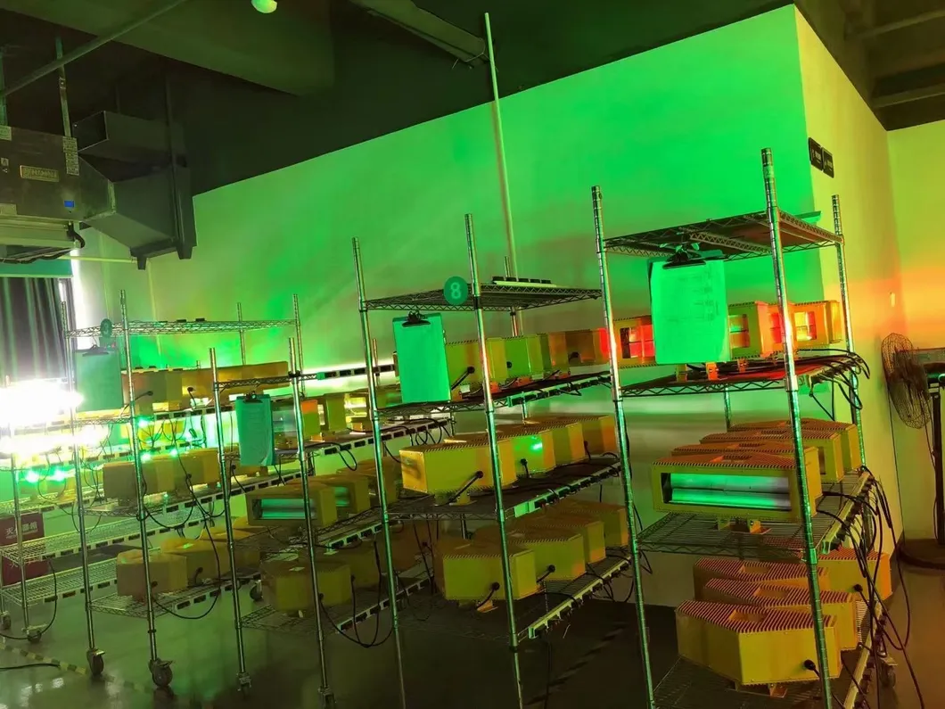 ضوء عقبة الطيران LED IP66 مقاوم للماء أحمر أبيض رأس مزدوج مدمج في الخلية الضوئية ضوء تحذير عقبة الطائرة LED منخفضة الكثافة 2