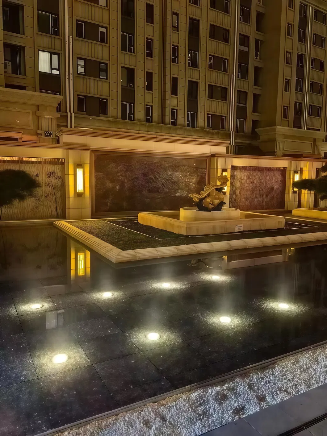 مصباح LED للطاقة الشمسية الحائطية الحديثة الرواية الذكية البسيطة بطارية الليثيوم أحادي البلورية سوداء الشمسية IP66 مقاومة للماء الصب الصب 4